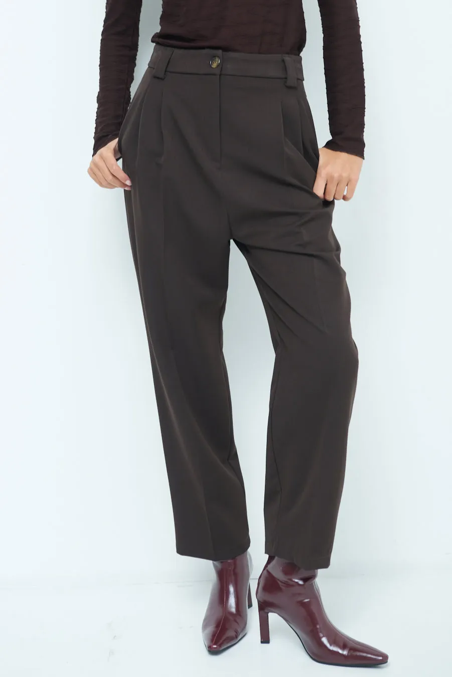 High-waist pleated trousers wholesale