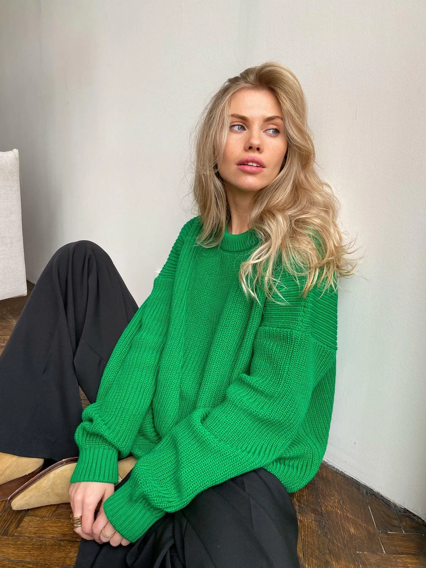 Loose Solid Color Sweater for Casual Comfort