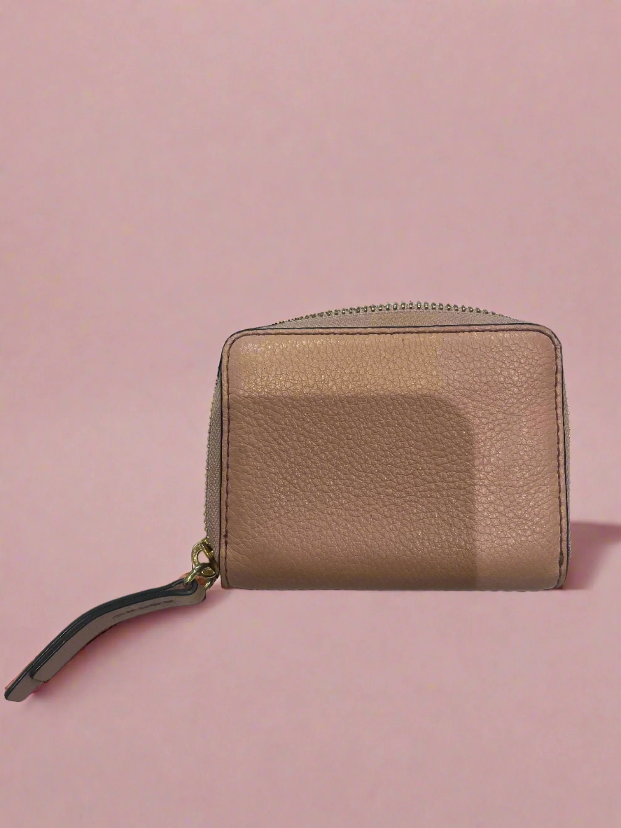 Marc Jacobs Pink Leather Wallet: Stylish & Functional Design
