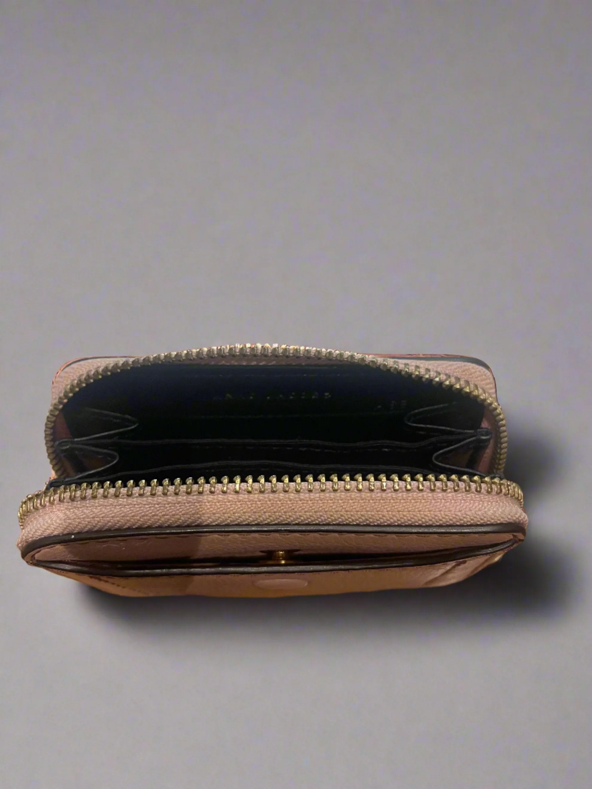 Marc Jacobs Pink Leather Wallet: Stylish & Functional Design