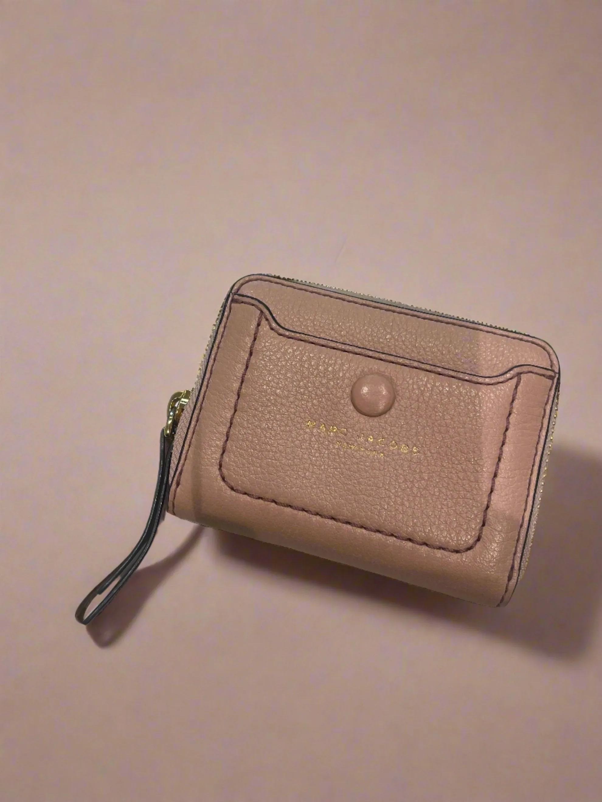 Marc Jacobs Pink Leather Wallet: Stylish & Functional Design