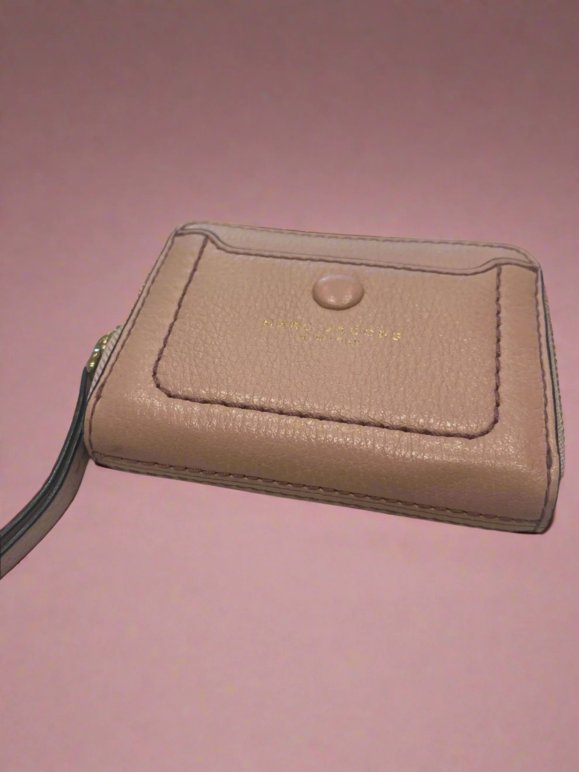 Marc Jacobs Pink Leather Wallet: Stylish & Functional Design